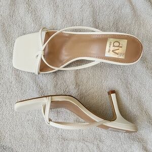 dv White Strappy Square-Toe Heeled Sandals